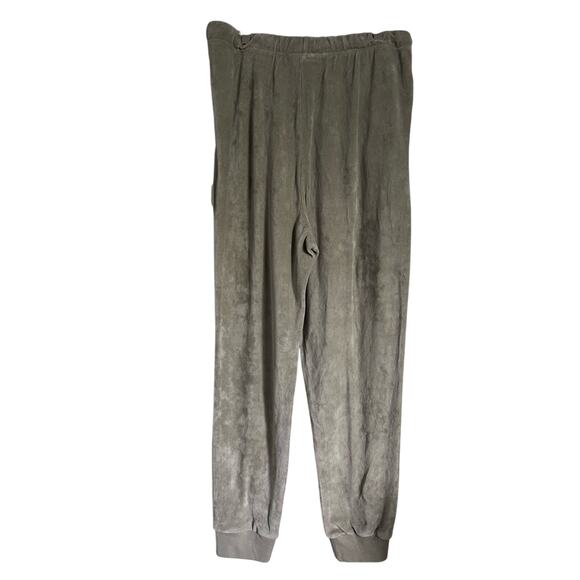 Fear of God Essentials Logo Patch Velour Pants NWT Large - Picture 4 of 7